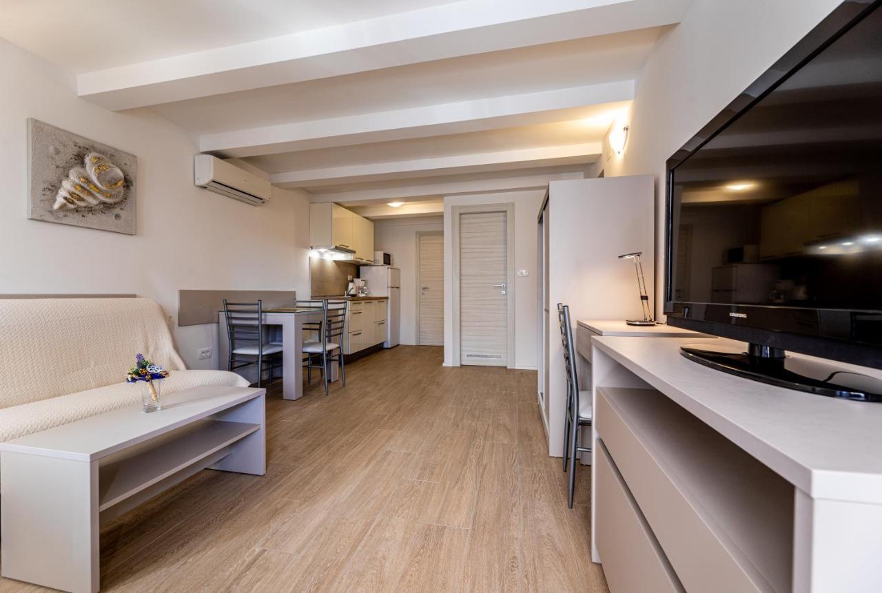 Apartments Crnekovic III Baška Esterno foto